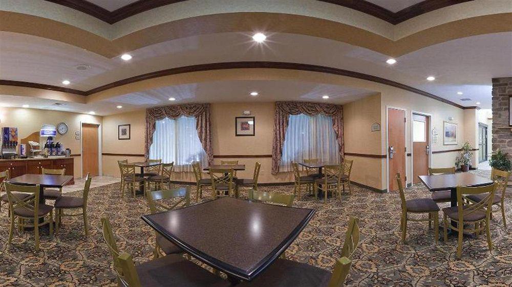 Holiday Inn Express Hotel & Suites Bismarck By Ihg Exterior photo