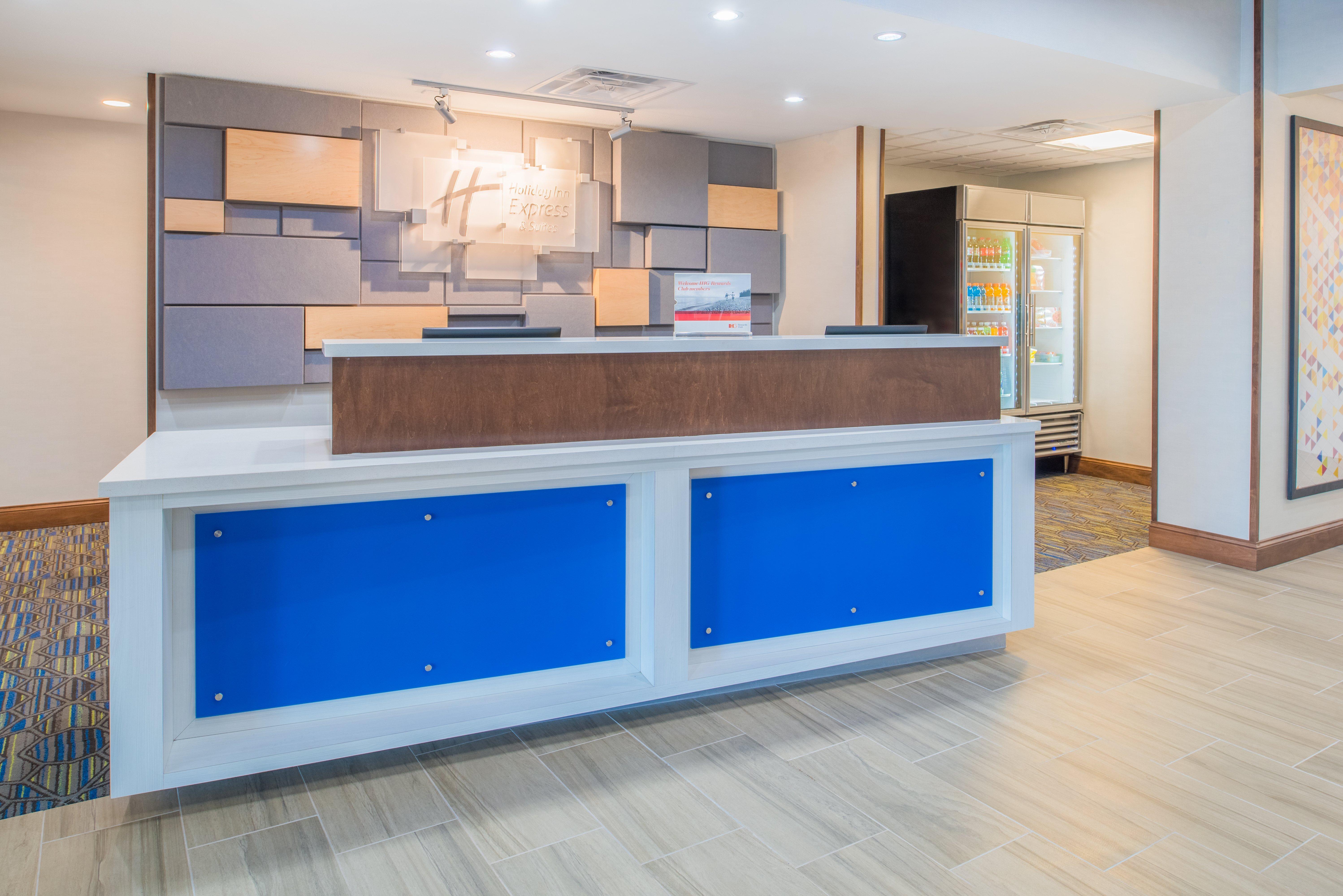 Holiday Inn Express Hotel & Suites Bismarck By Ihg Exterior photo