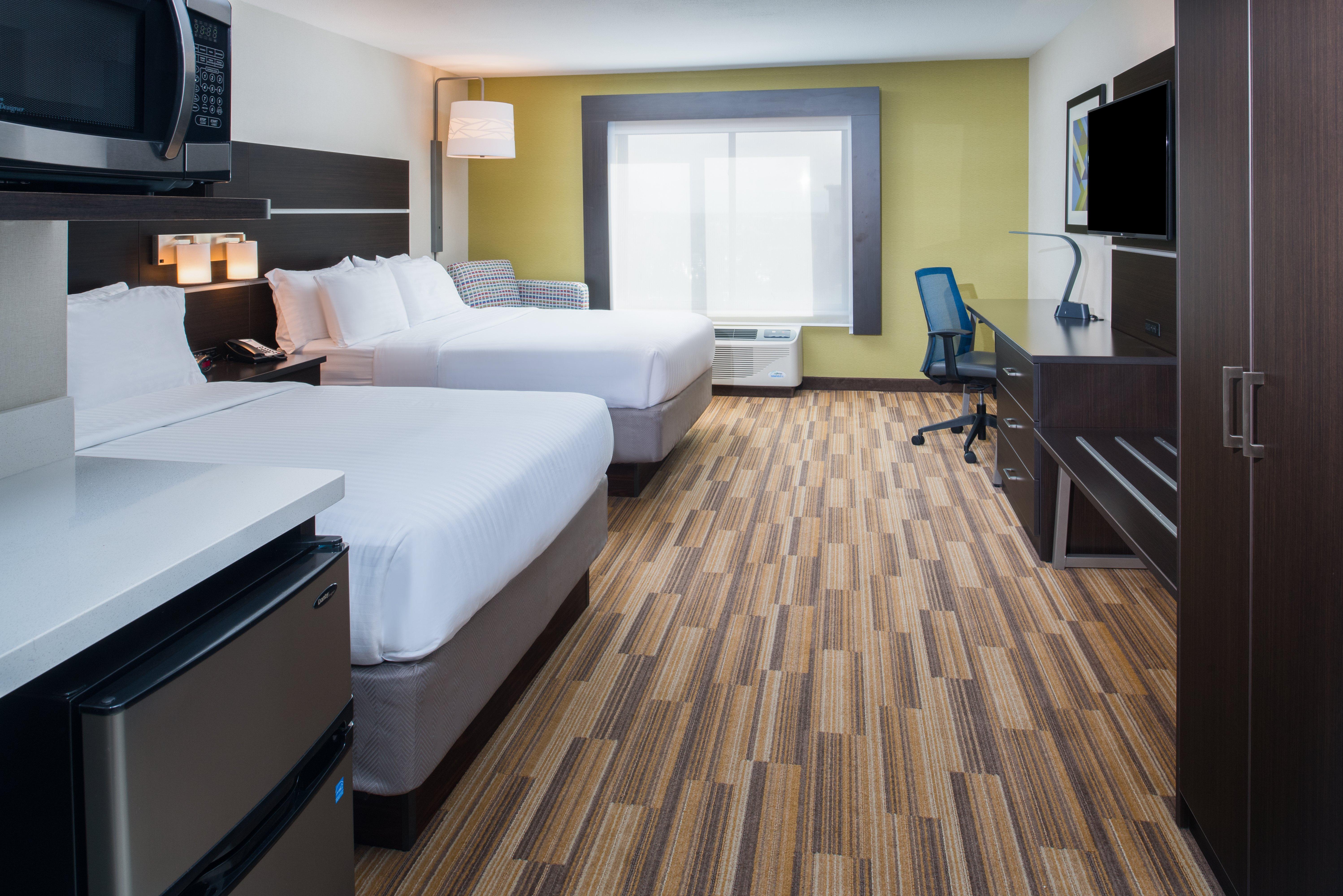 Holiday Inn Express Hotel & Suites Bismarck By Ihg Exterior photo