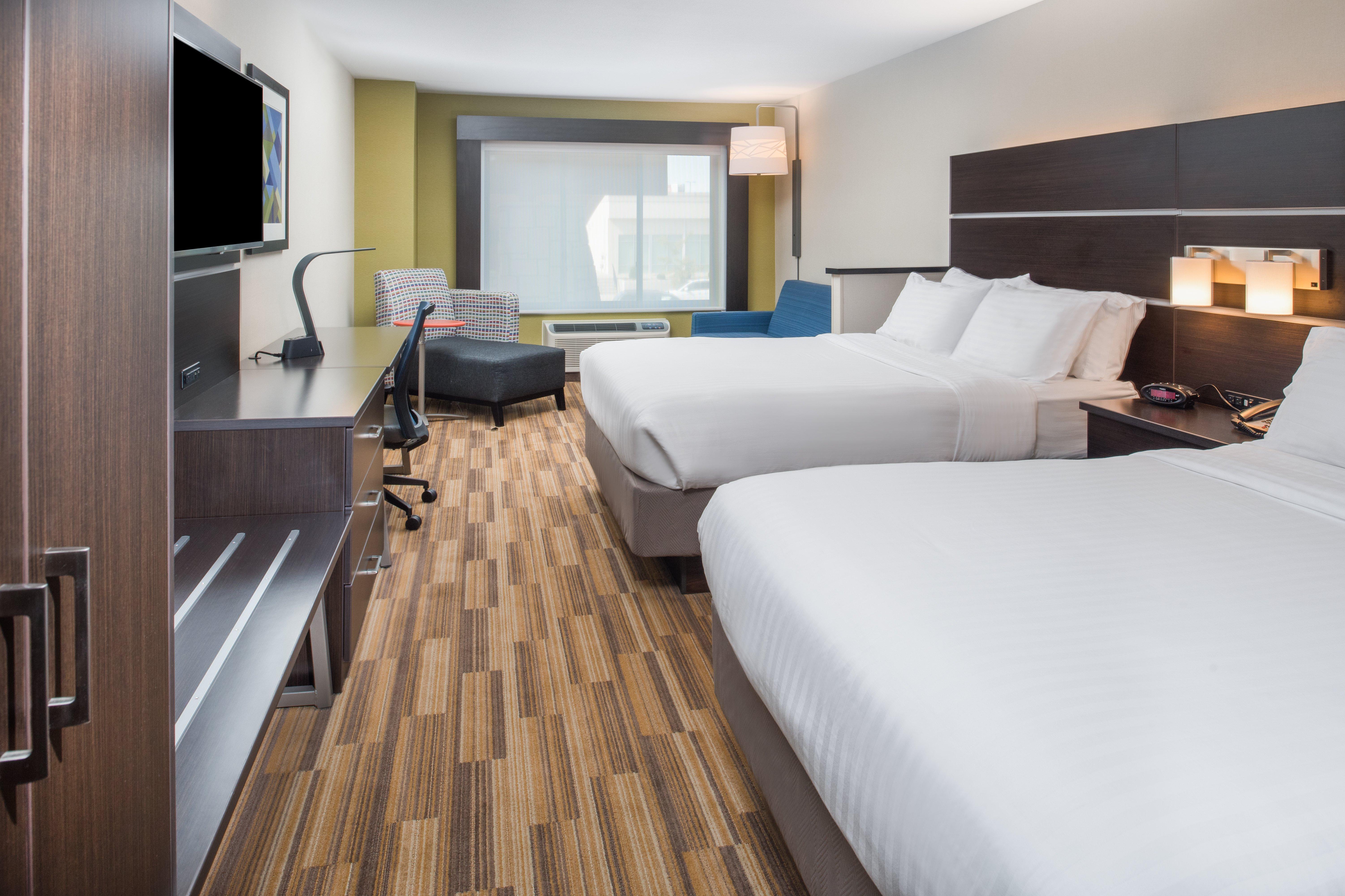 Holiday Inn Express Hotel & Suites Bismarck By Ihg Exterior photo