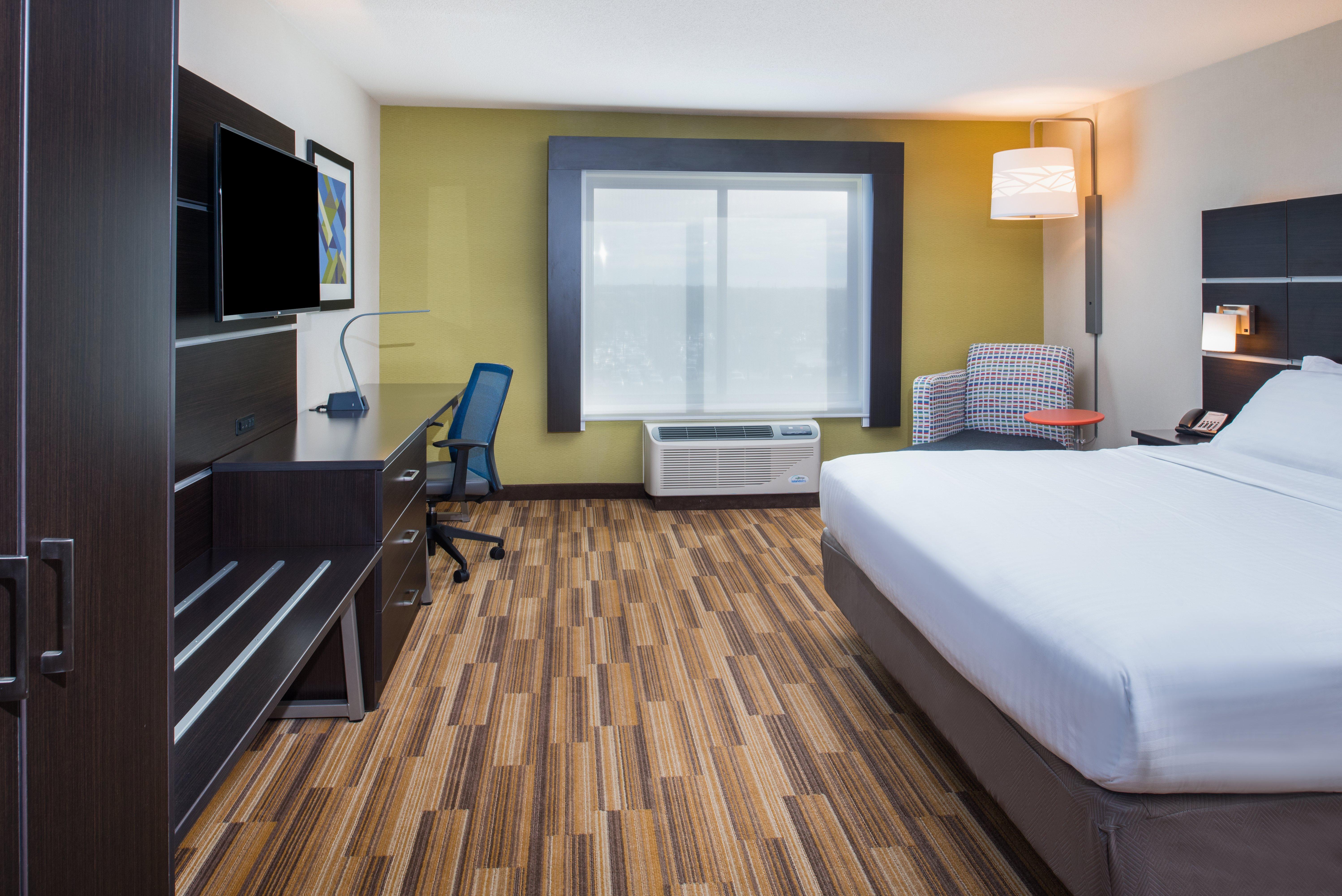 Holiday Inn Express Hotel & Suites Bismarck By Ihg Exterior photo