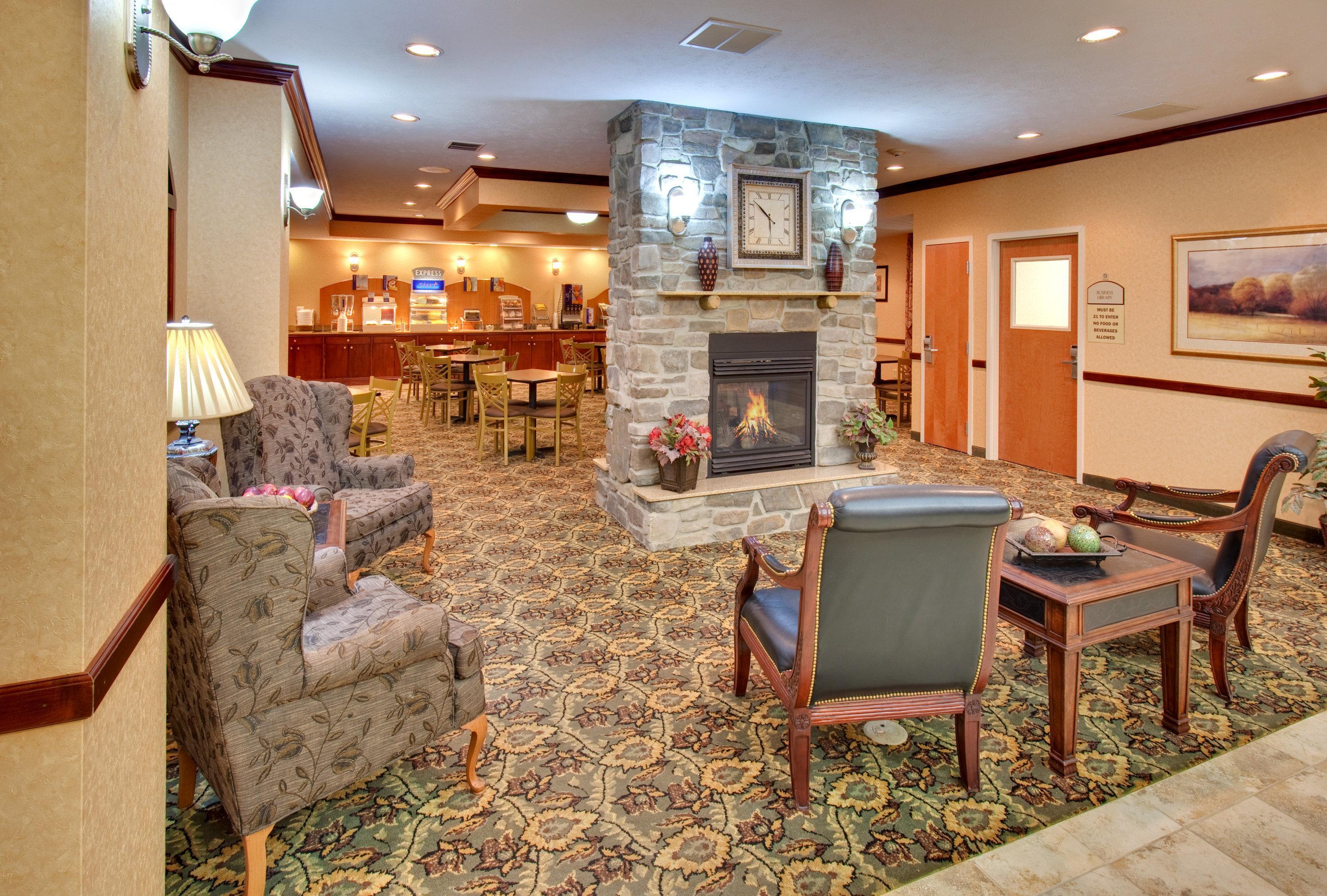 Holiday Inn Express Hotel & Suites Bismarck By Ihg Exterior photo