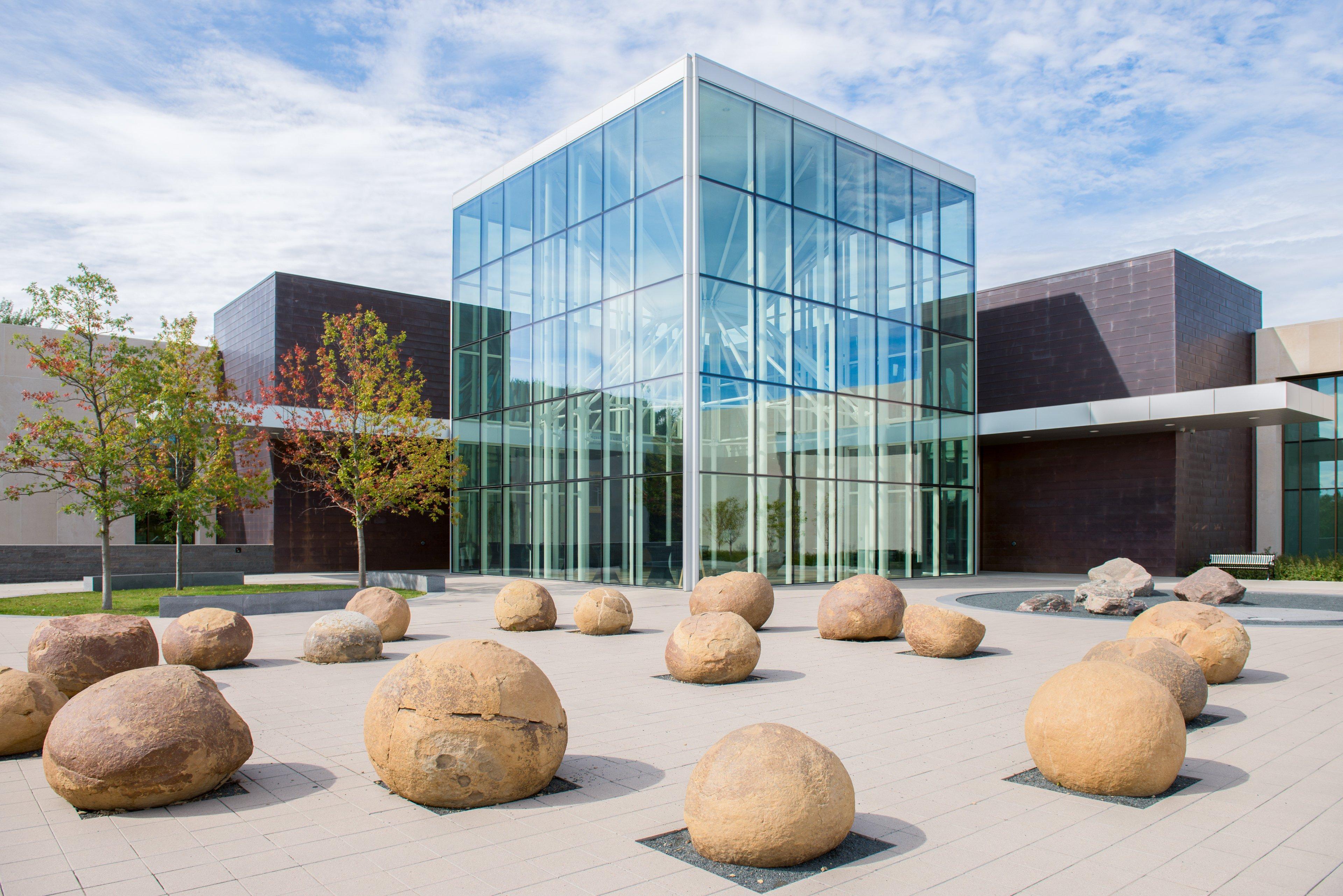 Holiday Inn Express Hotel & Suites Bismarck By Ihg Exterior photo