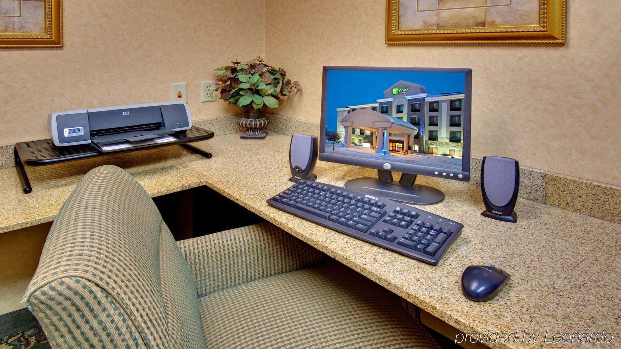 Holiday Inn Express Hotel & Suites Bismarck By Ihg Facilities photo