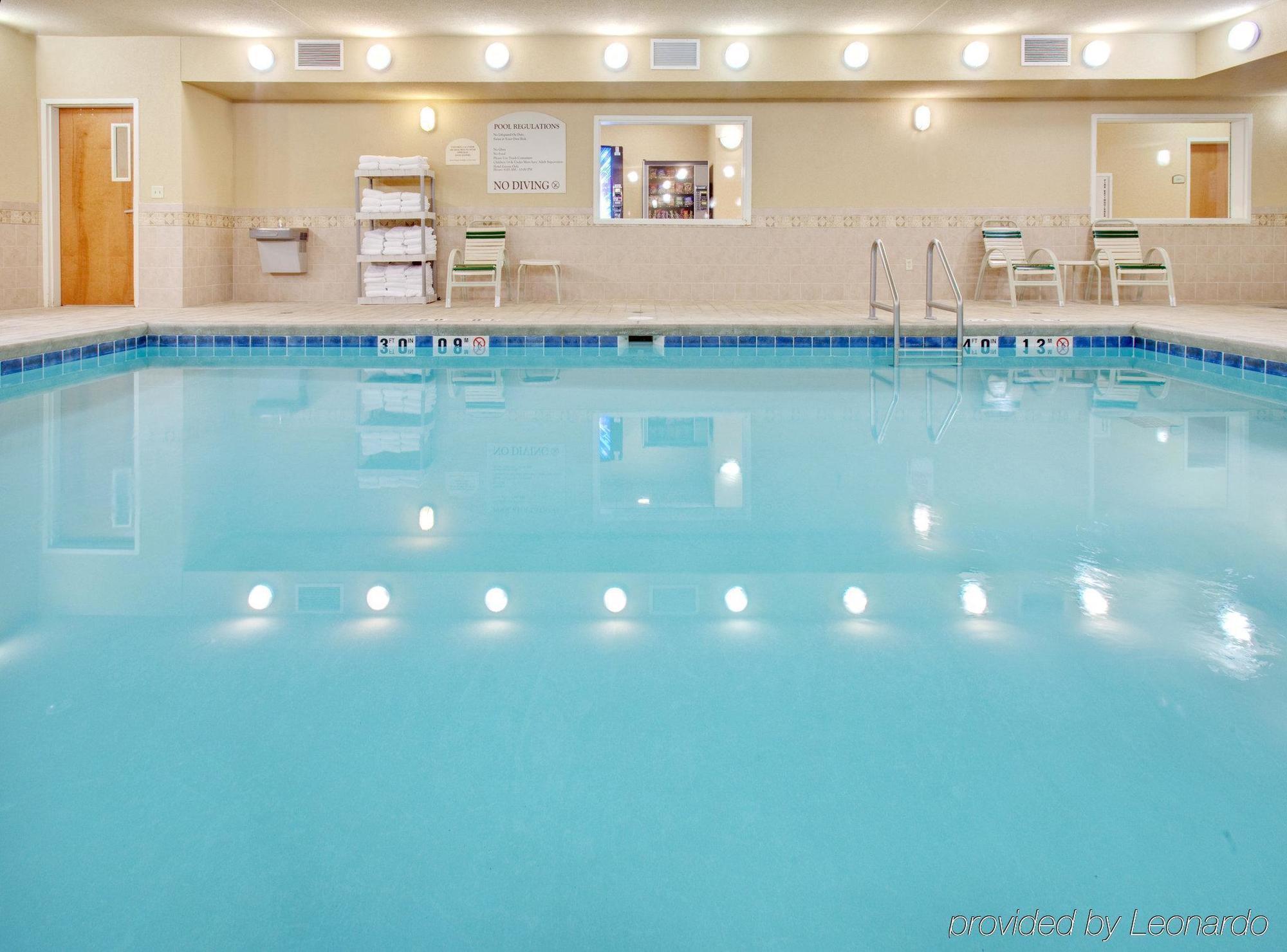 Holiday Inn Express Hotel & Suites Bismarck By Ihg Facilities photo